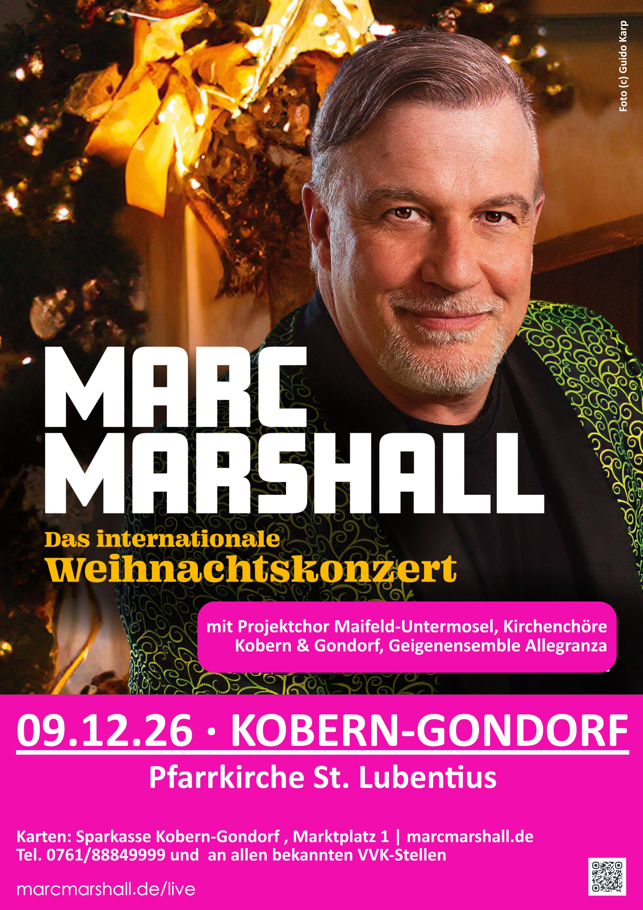 Auf dem Plakat ist ein Foto von Marc Marshall vor einem weihnachtlichen Hintergrund zusehen sowie die einschlägigen Konzertdaten